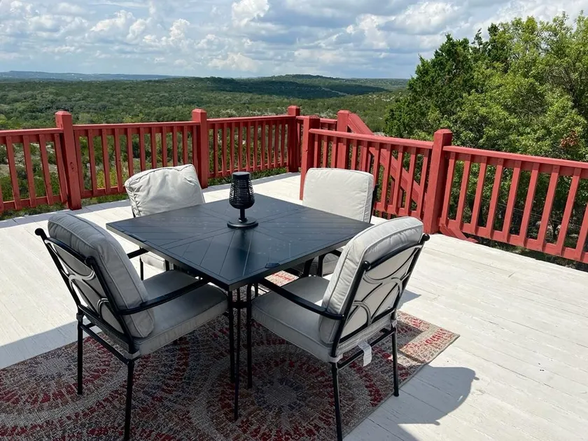 Hilltop/4 acre/King beds/Jacuzzi/2br2ba/Sleeps8/Pets - Image 1