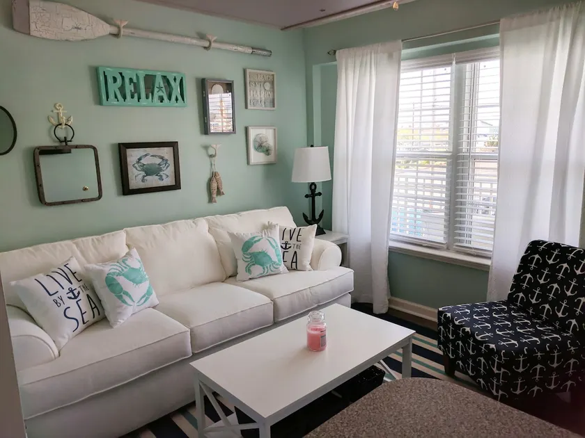 Newly remodeled bright, beachy condo! - Image 1