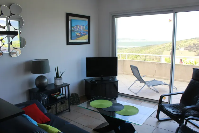 ACCOMMODATION 5 PEOPLE SEA VIEW - Image 1