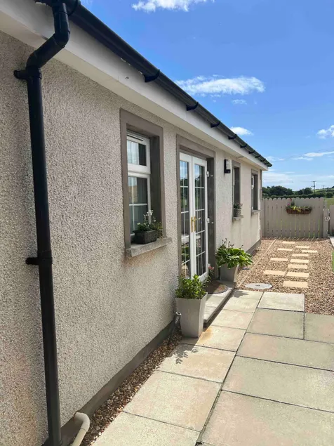 Smythe Cottage - Image 1