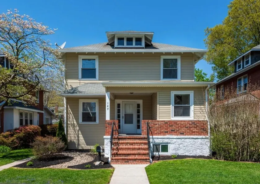NEW!!! Spacious 3 br single/off steet parking, XBOX, Arcade, Ping Pong - Image 1