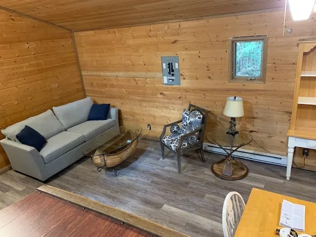 Set a course for fun; stay in the Boathouse. - Image 1
