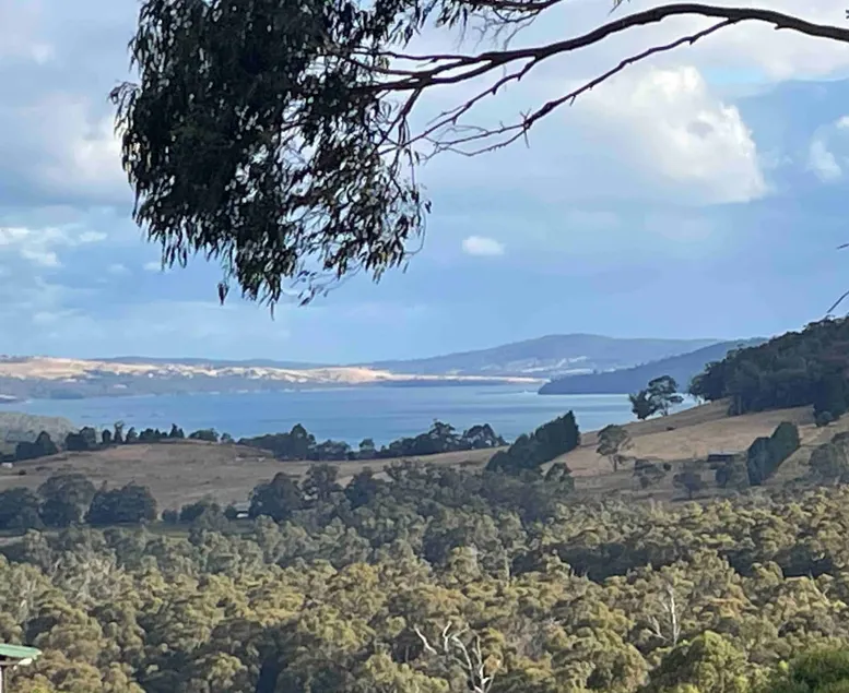 Scenic retreat just 15 mins drive from Hobart CBD - Image 1