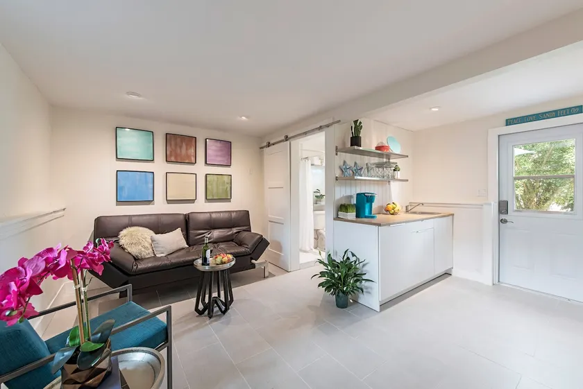 814 LeChicShack •Modern GuestHouse• Private Entry - Image 1