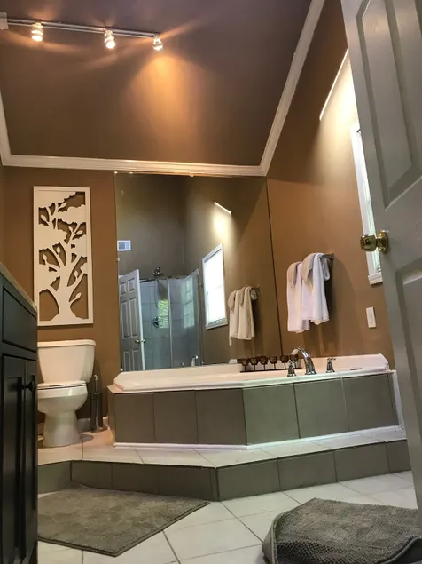 Clean and Fabulous | 1 Bedroom | Jacuzzi |Wi-Fi - Image 1