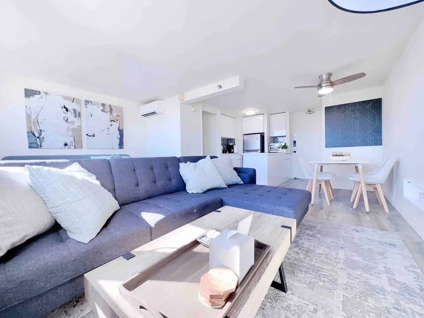 25FL-Renovated-1BR w/Spectacular Views-Waikiki - Image 1