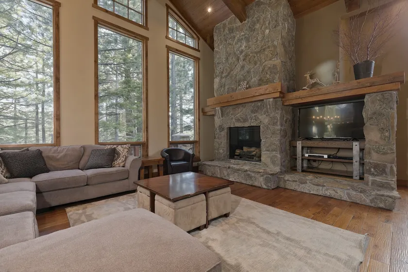 Stonegate #5 5 Bedroom Home by RedAwning - Image 1