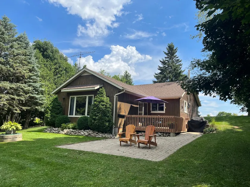 Private Lakefront Cottage in Huron County - Image 1