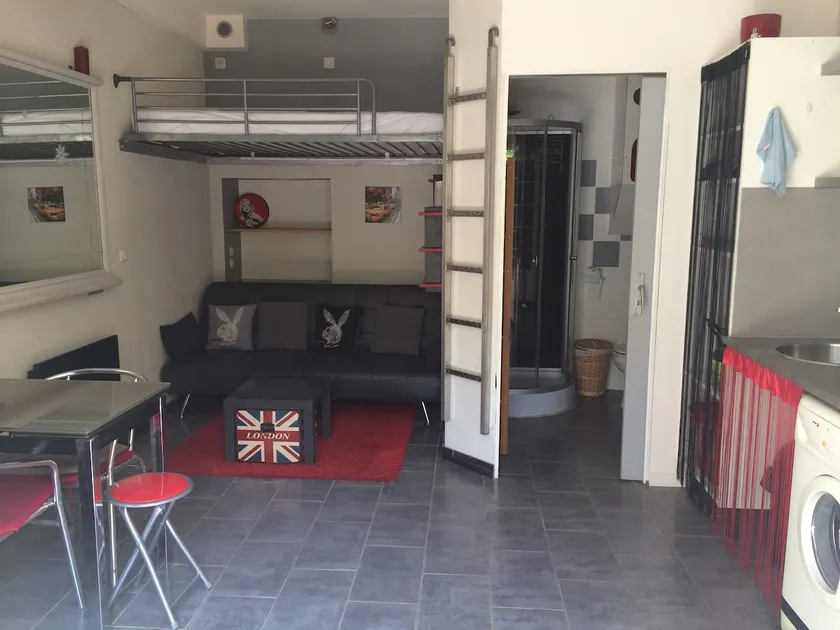 Beautiful studio with courtyard, parking and optional spa - Image 1