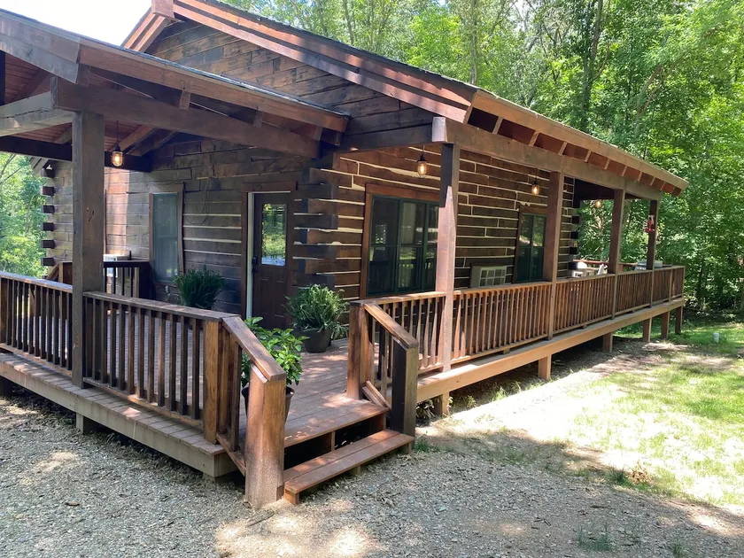 AdamsRock Cabins blander indiansk charme med luksus og moderne komfort! - Image 1