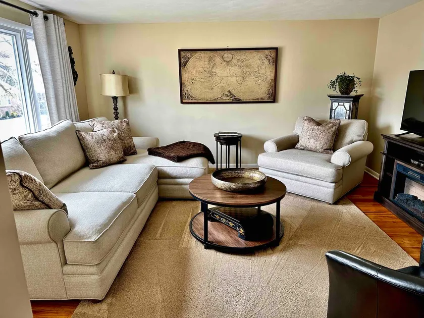 “Lucy’s Place” In the Heart of Syracuse! - Image 1