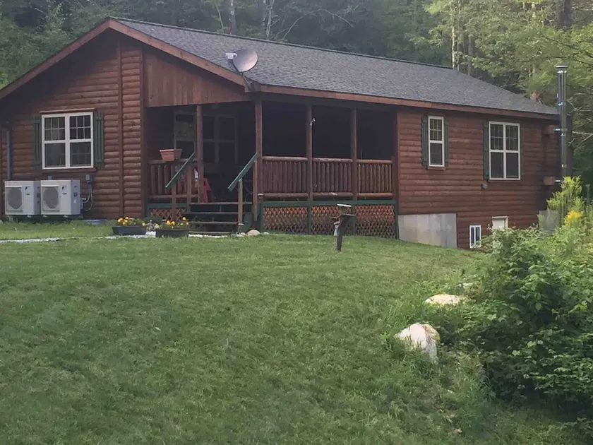 VT MOUNTAIN LOG CABIN, CLOSE TO KILLINGTON/PICO - Image 1