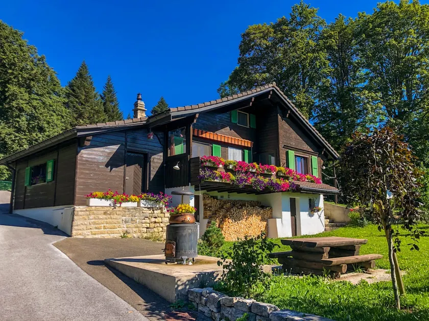 Cottage in the countryside with hot tub - Image 1