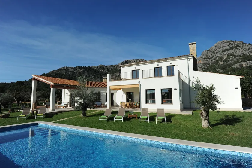 Chalet with swimming pool and barbecue. Wonderful views - Image 1