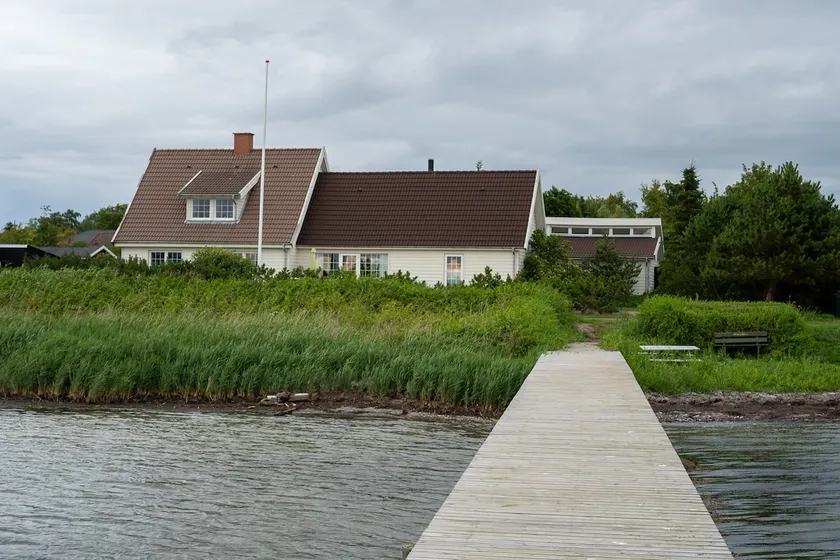 Fantastic house right by the water. - Image 1