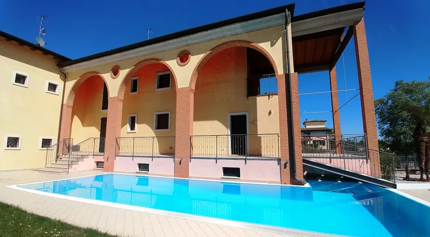 Elegant Villa i ett lugnt område med privat infinity pool - Image 1