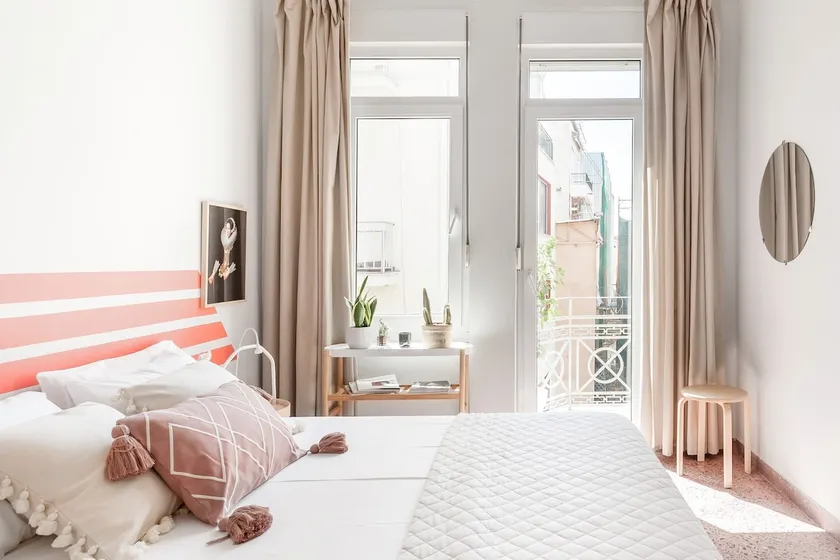 Colorful Flat With a Balcony in Historic Monastiraki - Image 1