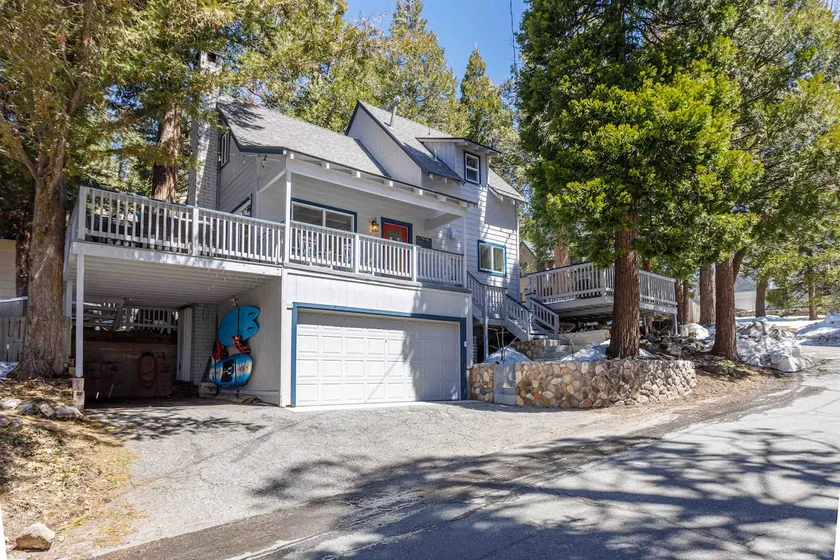 Lake Retreat – Spa, AC, Fenced Yard, Walk to Lake! - Image 1