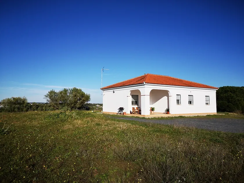 Marvelous Cottage Well Located - Image 1