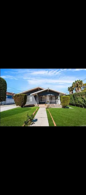 Elegant 3 bedroom residential home with free parking on premises. - Image 1
