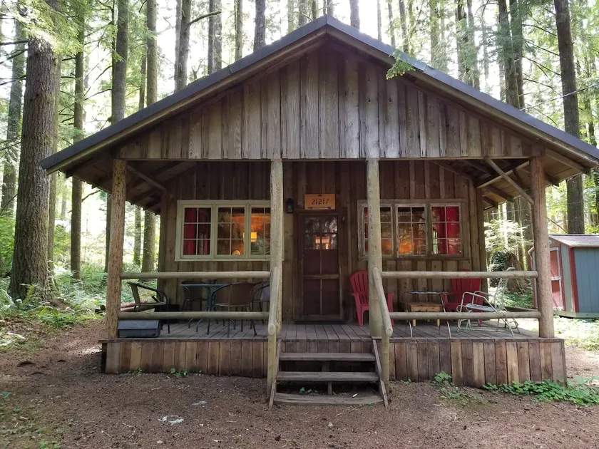 Judy's Vintage Mt. Hood Cabin. - Image 1