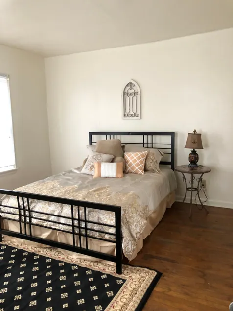 “our little retro scene” No cleaning fee and no Taxes all include. - Image 1
