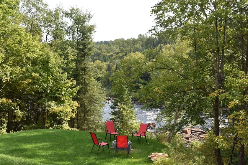 Sleep by the river - Image 1