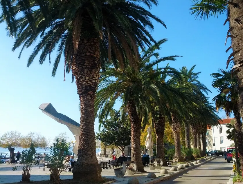 Sea-side apartment near Split, Airport, & Beaches! - Image 1
