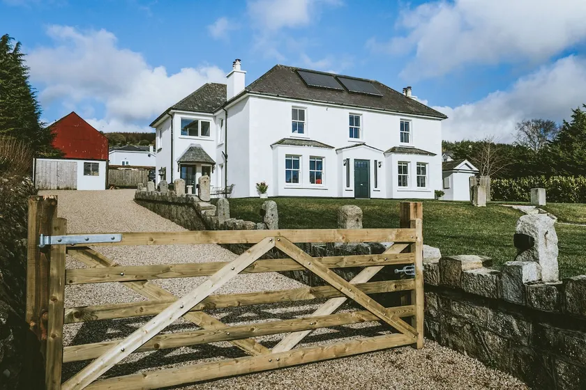 Georgian country house set in heart of Wickow mtns - Image 1
