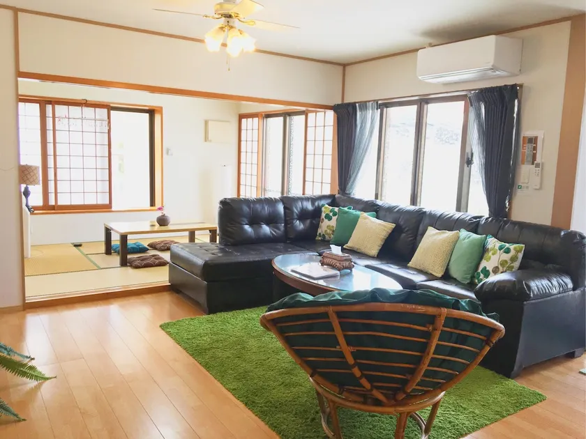 Ryukyu Village and convenience stores are a 3-minute walk! Comfortable accommodation for 6 people - Image 1