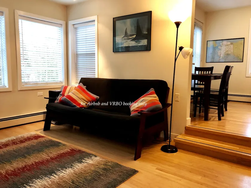 Studio, ten minutes from airport, & walk to trails - Image 1