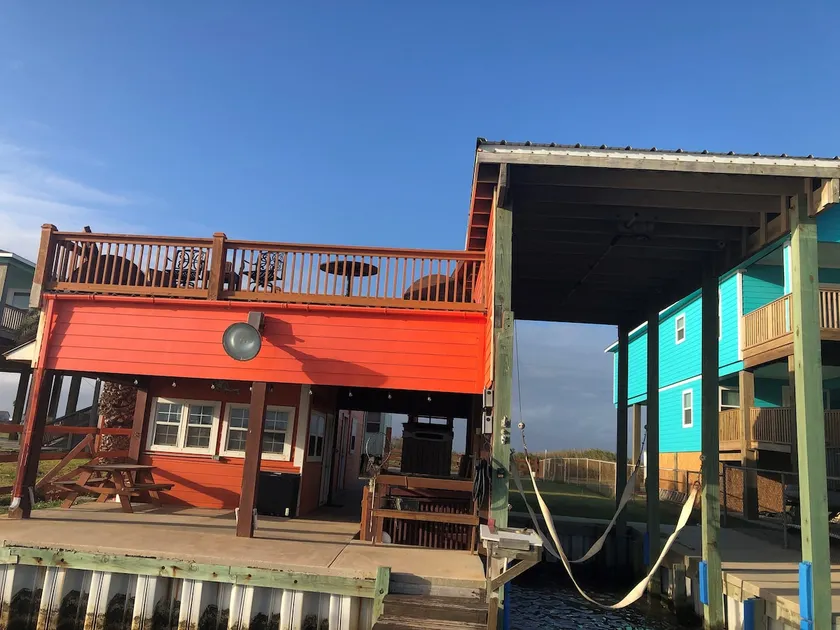 \"Pogue Life\"  Intercoastal Fishing Camp with boat lift Sargent, Texas - Image 1