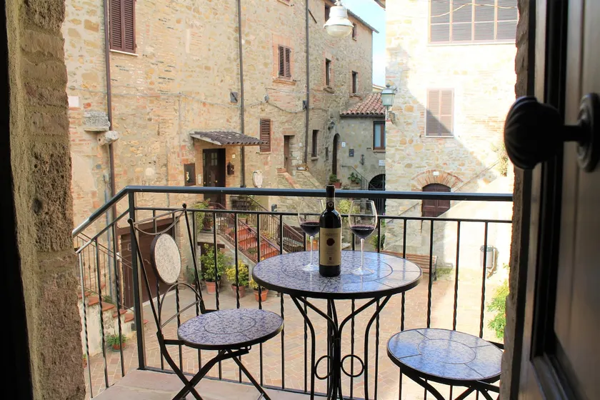La piazzetta in the medieval castle of Saragano - Image 1