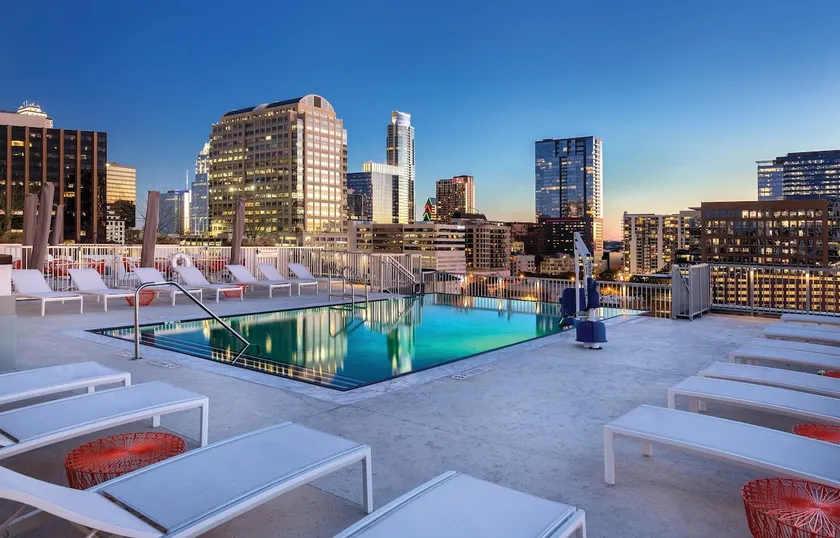 SPACIOUS 2 BEDROOM SUITE In the heart of Austin! - Image 1
