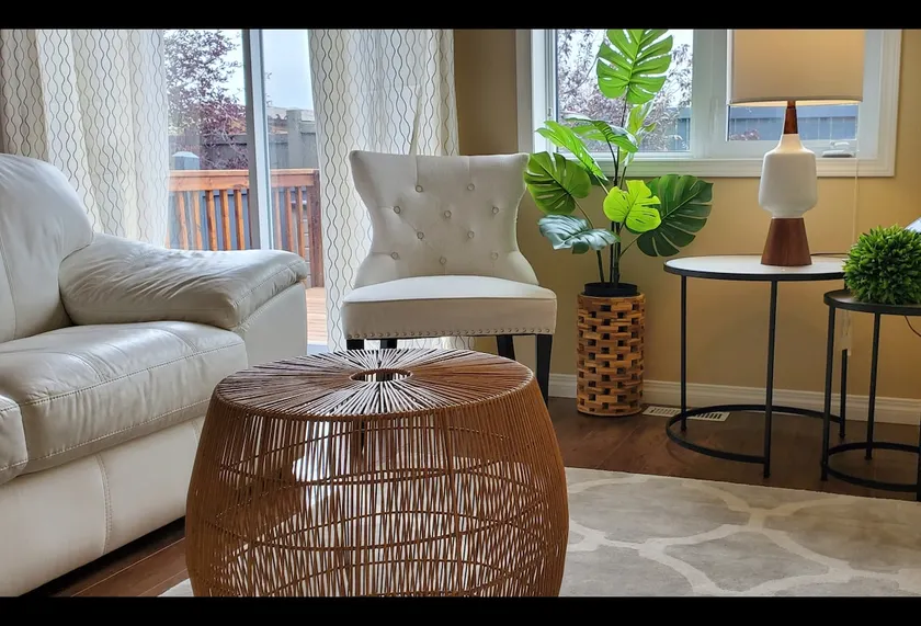 Stylish and Homey Townhouse - Image 1