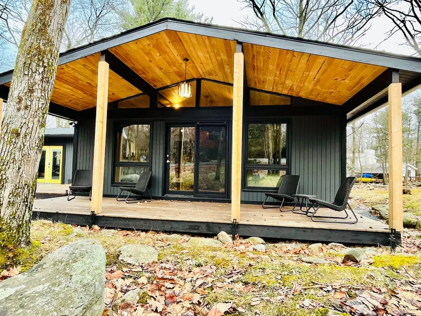The LoveShack- MidCenturyModern w hot tub in the Poconos! - Image 1