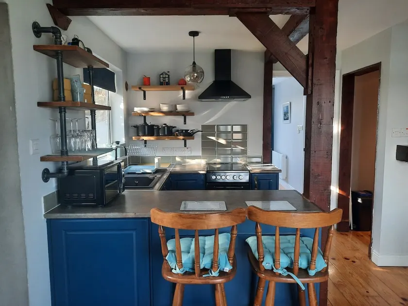 Millstream Apt- Seaview / Edge of Dingle Town - Image 1