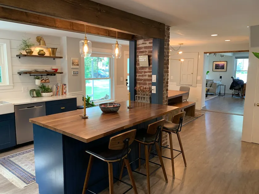 In the heart of Middlebury, a modern farmhouse - Image 1