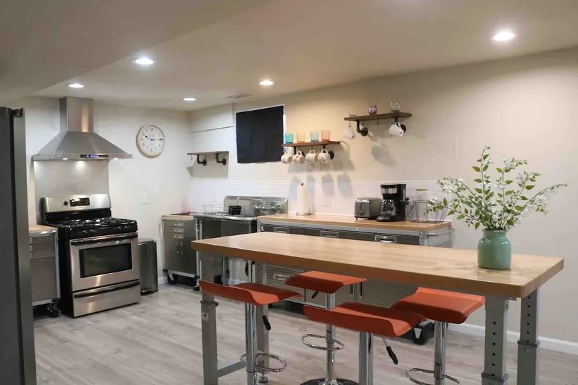 Spacious 1700 sq ft. | 3 bedroom | ♛ Suite - Image 1