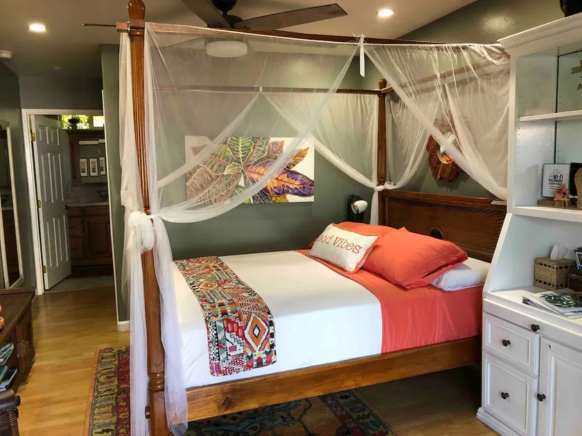 Boutique Suite/Banana Bread, Hot Tub and Sauna - Image 1