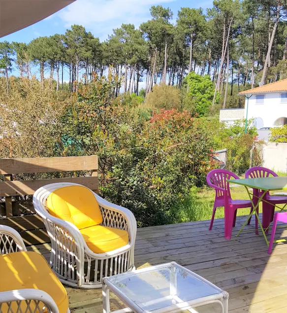 Quiet, very large garden on the edge of the forest and close to beaches. - Image 1
