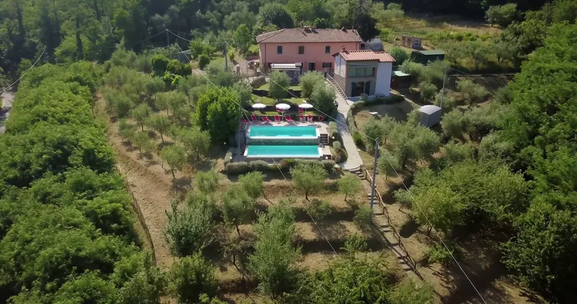 Luxuriöse Villa mit privatem Infinity-Pool und herrlichem Blick auf die umliegenden Hügel - Image 1
