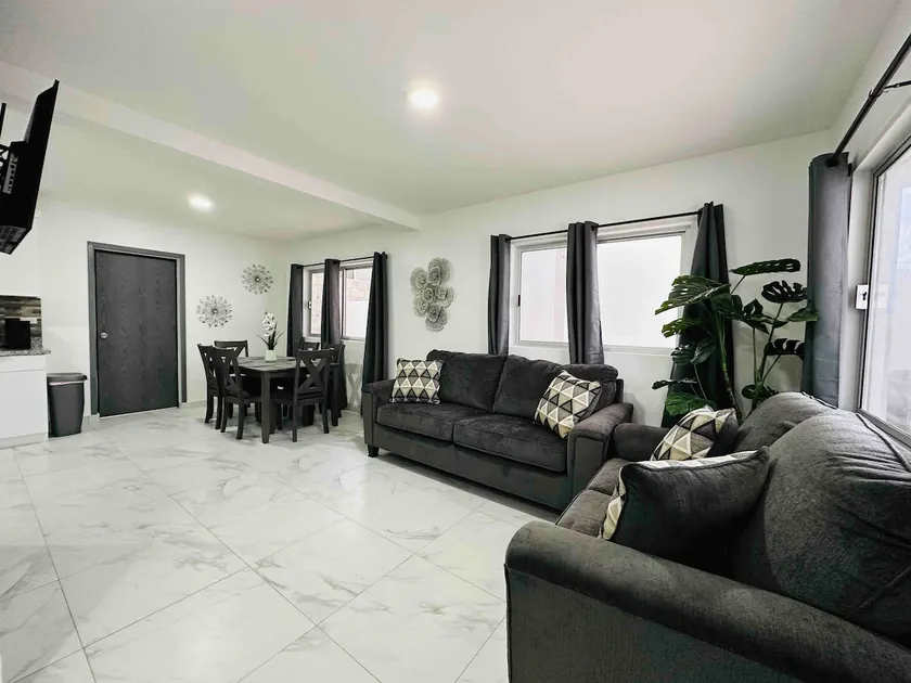 Star's Beautiful 3 Bedroom Home - Image 1