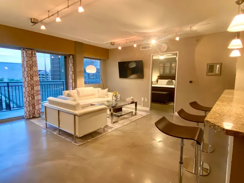 Modern and Large - 891 sq ft - Image 1
