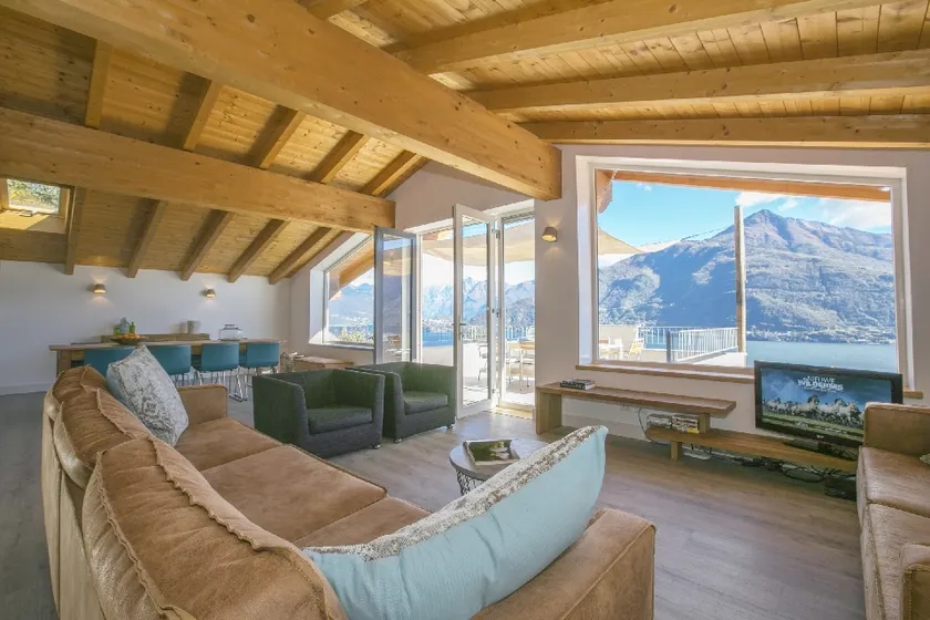 Panoramic Lake Views at Penthouse in Cremia - Image 1