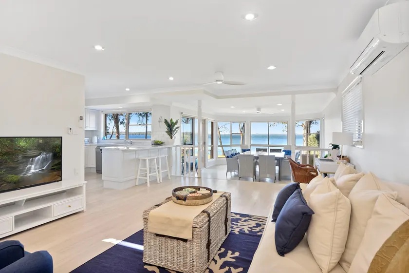 Adrift Retreat - St Georges Basin Waterfront Home - Image 1