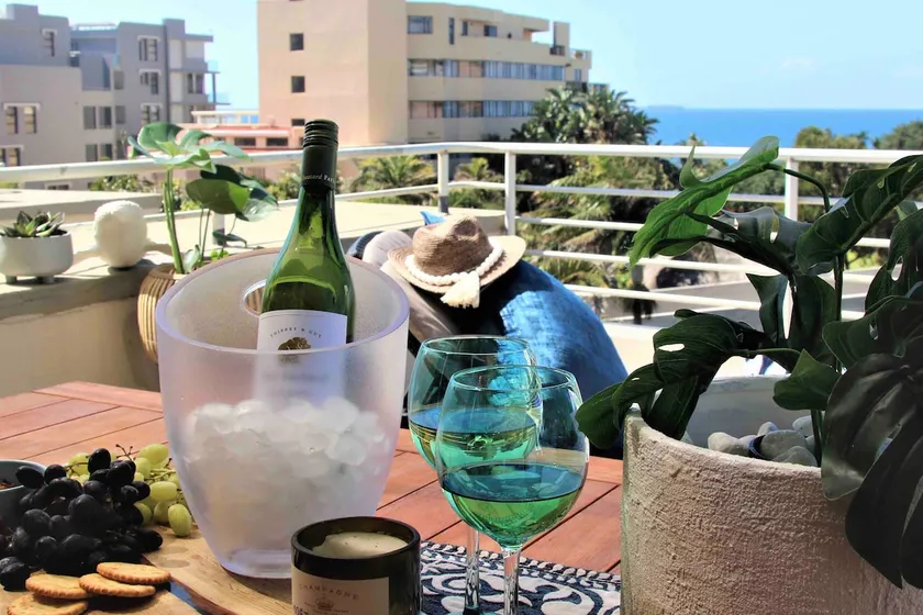 Luxury Apartment in Umhlanga Rocks - Image 1