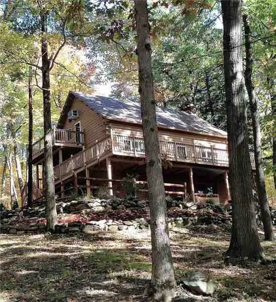 Pioneer Rock Cabin near river and trails - Image 1