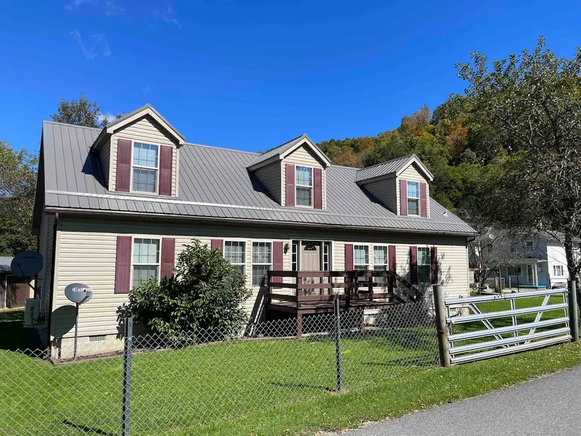 Spacious Cabin in Bemis, WV sleeps 10 w/wifi - Image 1