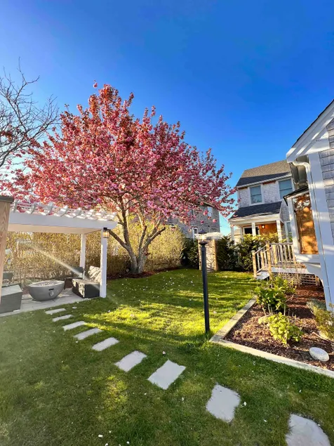 3 Bedroom with fenced in yard in Surfside Area - Image 1